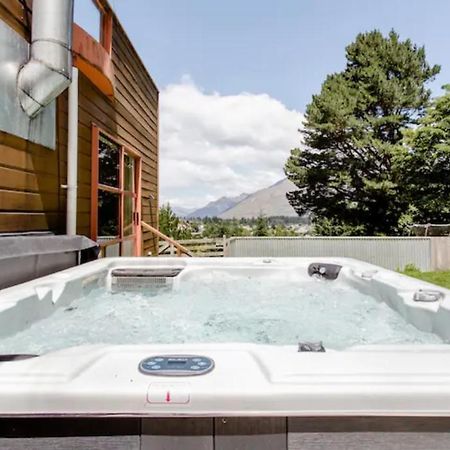 Hot Tub And Views Over Central Queenstown - Entire Holiday House Zewnętrze zdjęcie