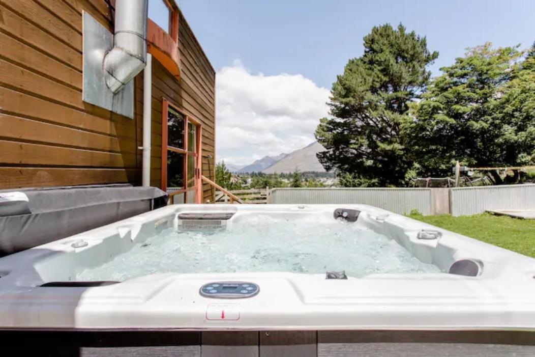 Hot Tub And Views Over Central Queenstown - Entire Holiday House Zewnętrze zdjęcie