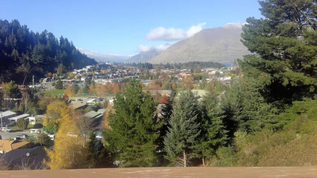 Hot Tub And Views Over Central Queenstown - Entire Holiday House Zewnętrze zdjęcie