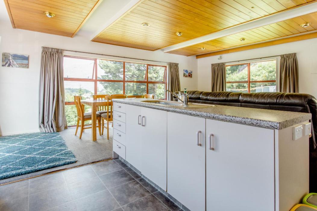 Hot Tub And Views Over Central Queenstown - Entire Holiday House Zewnętrze zdjęcie