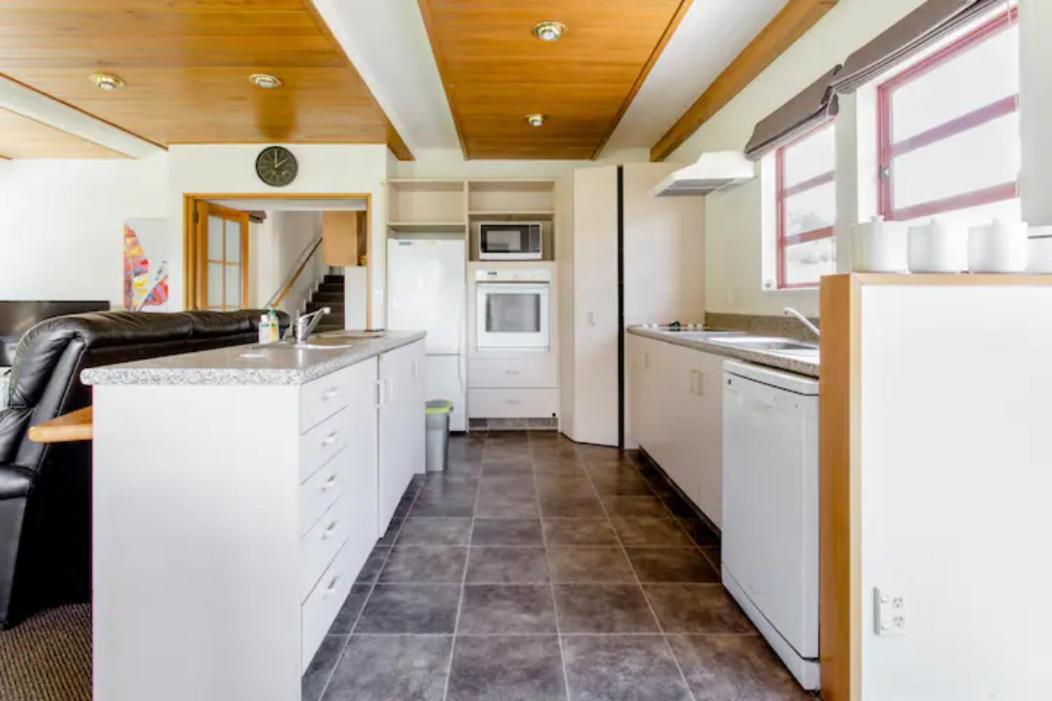 Hot Tub And Views Over Central Queenstown - Entire Holiday House Zewnętrze zdjęcie
