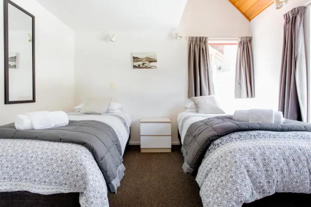 Hot Tub And Views Over Central Queenstown - Entire Holiday House Zewnętrze zdjęcie